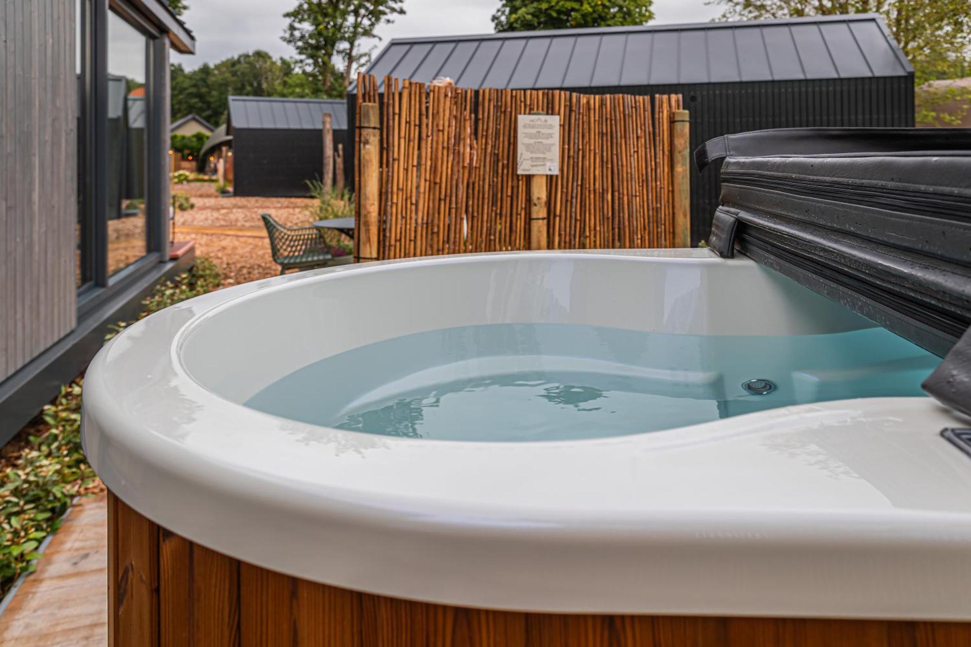 Tinyhouse 2 Pers Met Hottub Сasa de vacaciones *